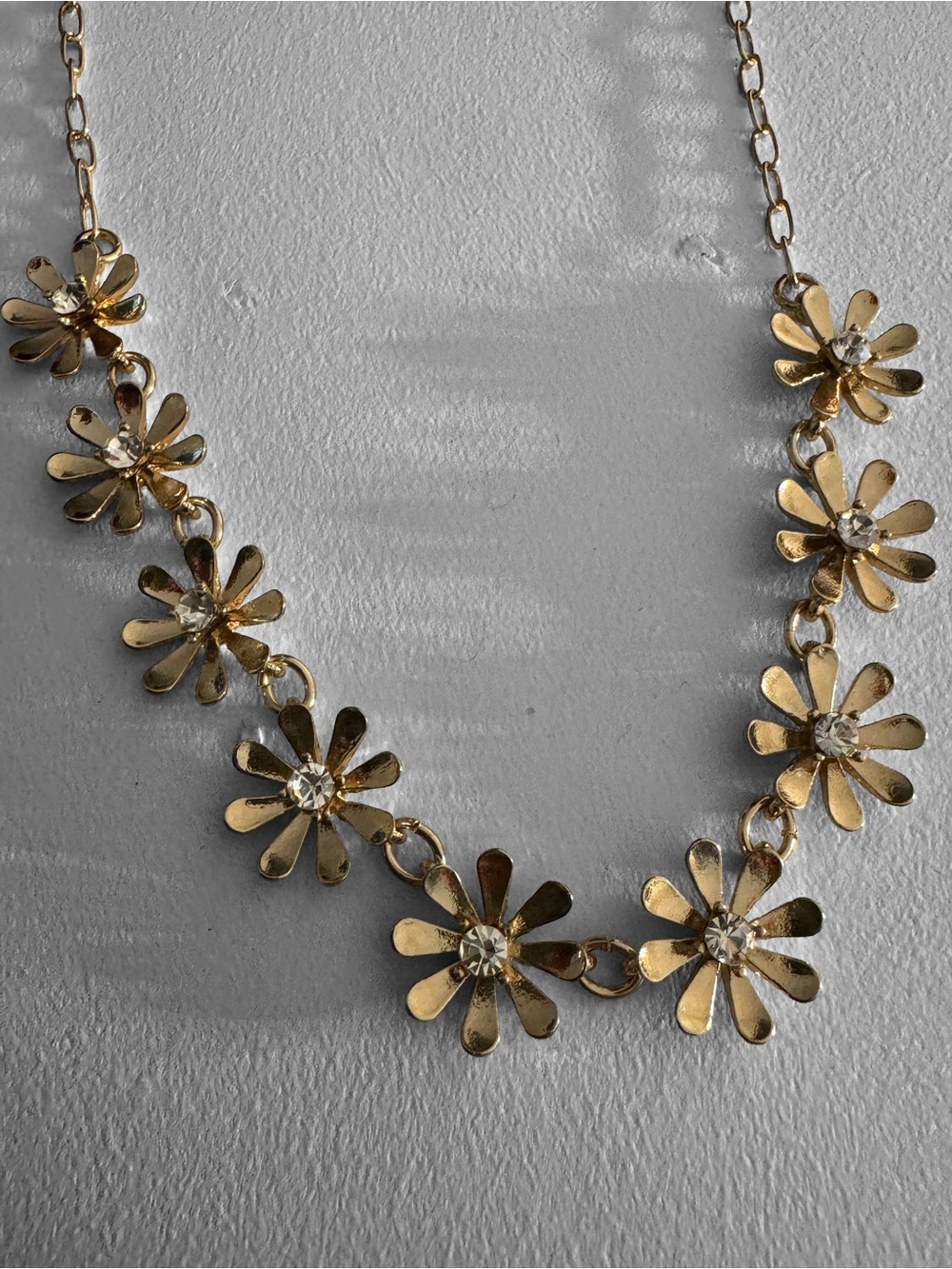 🌸NWT Francesca’s Gold Gem Rhinestone Boho Festival Daisy Flower Necklace